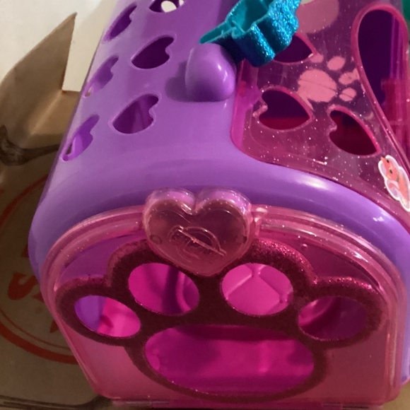 Disney Doc McStuffins Pet Rescue On-the-Go Vet Carrier Toy - Picture 2 of 2